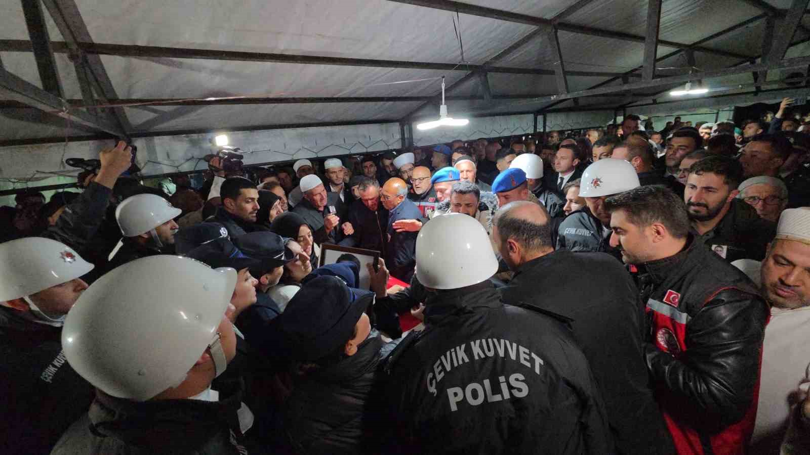 sehit polis memuru tekbirlerle topraga verildi 10 SuiNucXG