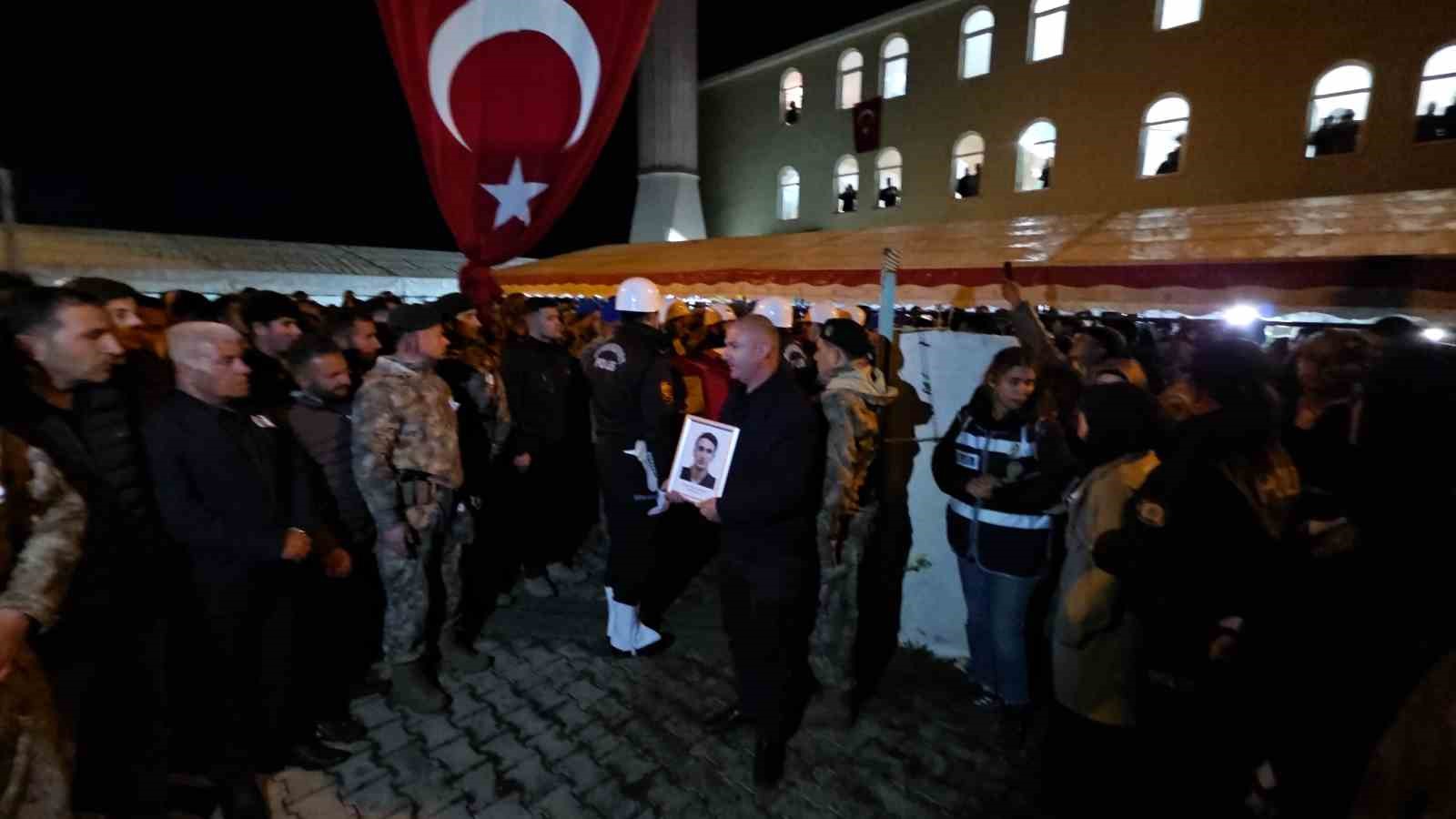 sehit polis memuru tekbirlerle topraga verildi 11 y8MJqARP