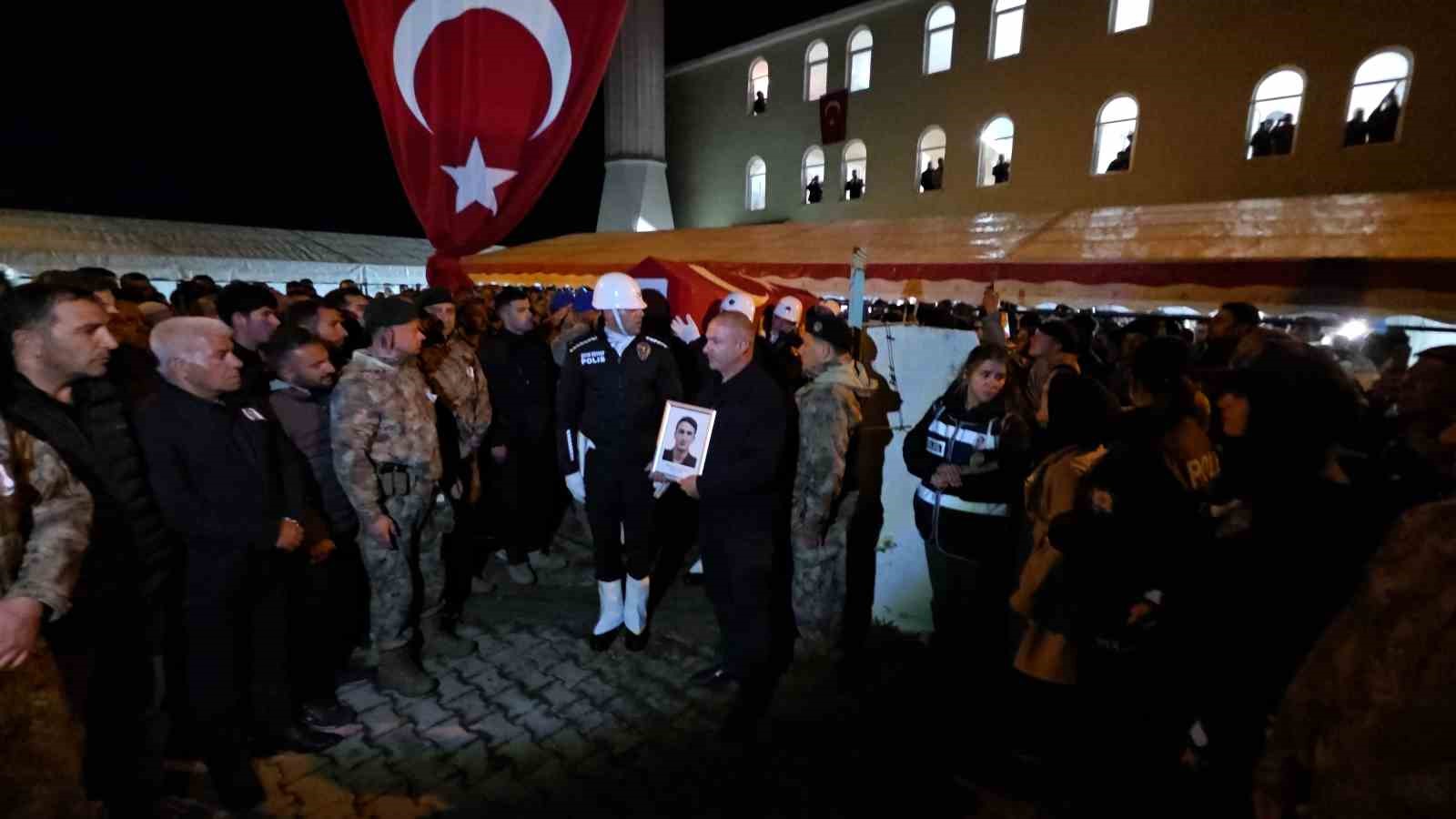sehit polis memuru tekbirlerle topraga verildi 13