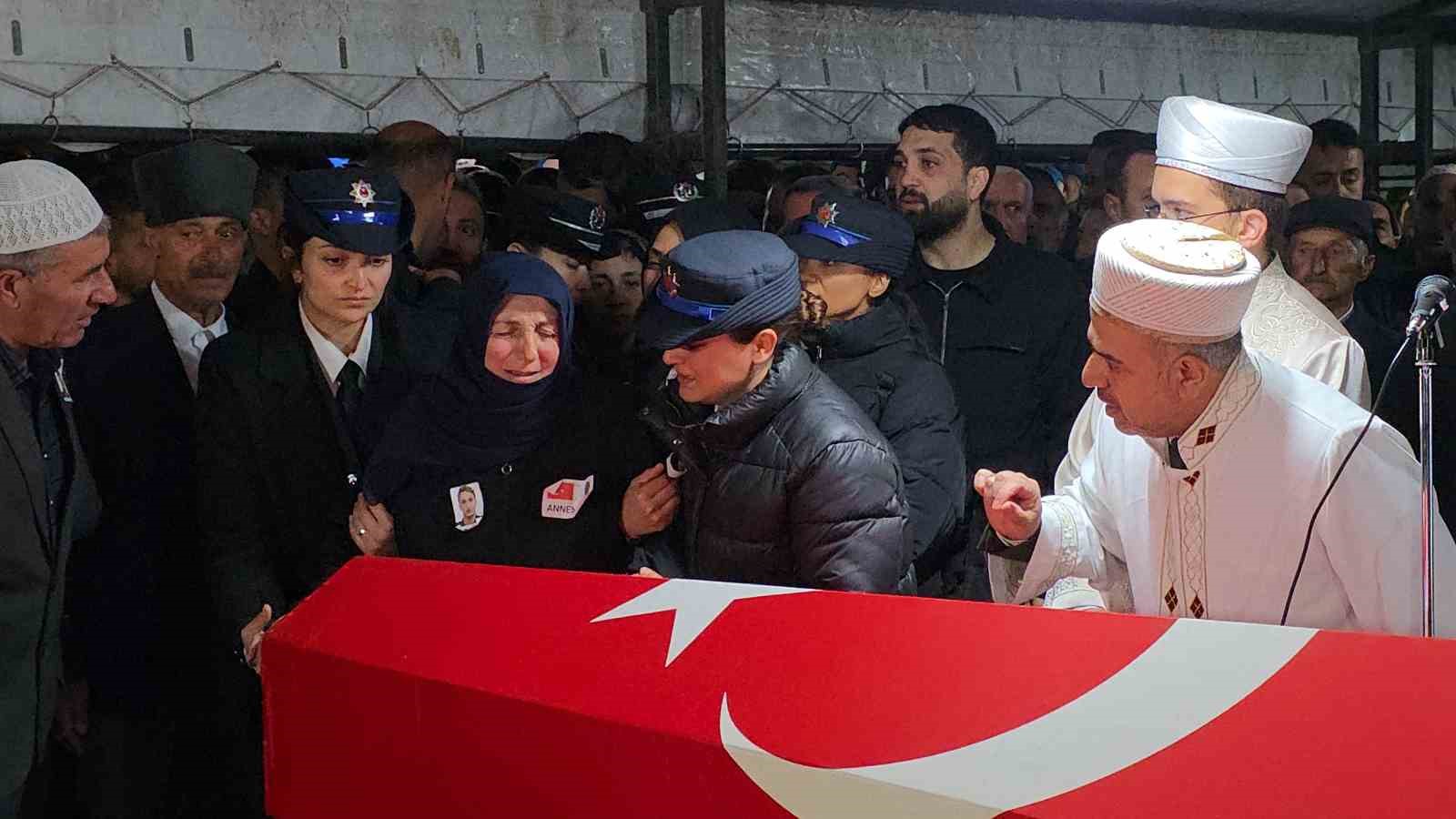 sehit polis memuru tekbirlerle topraga verildi 2 2E2AfD6X