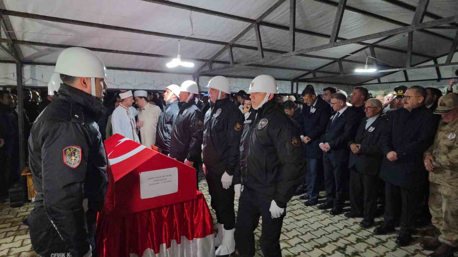 sehit polis memuru tekbirlerle topraga verildi 6 F233ECKn