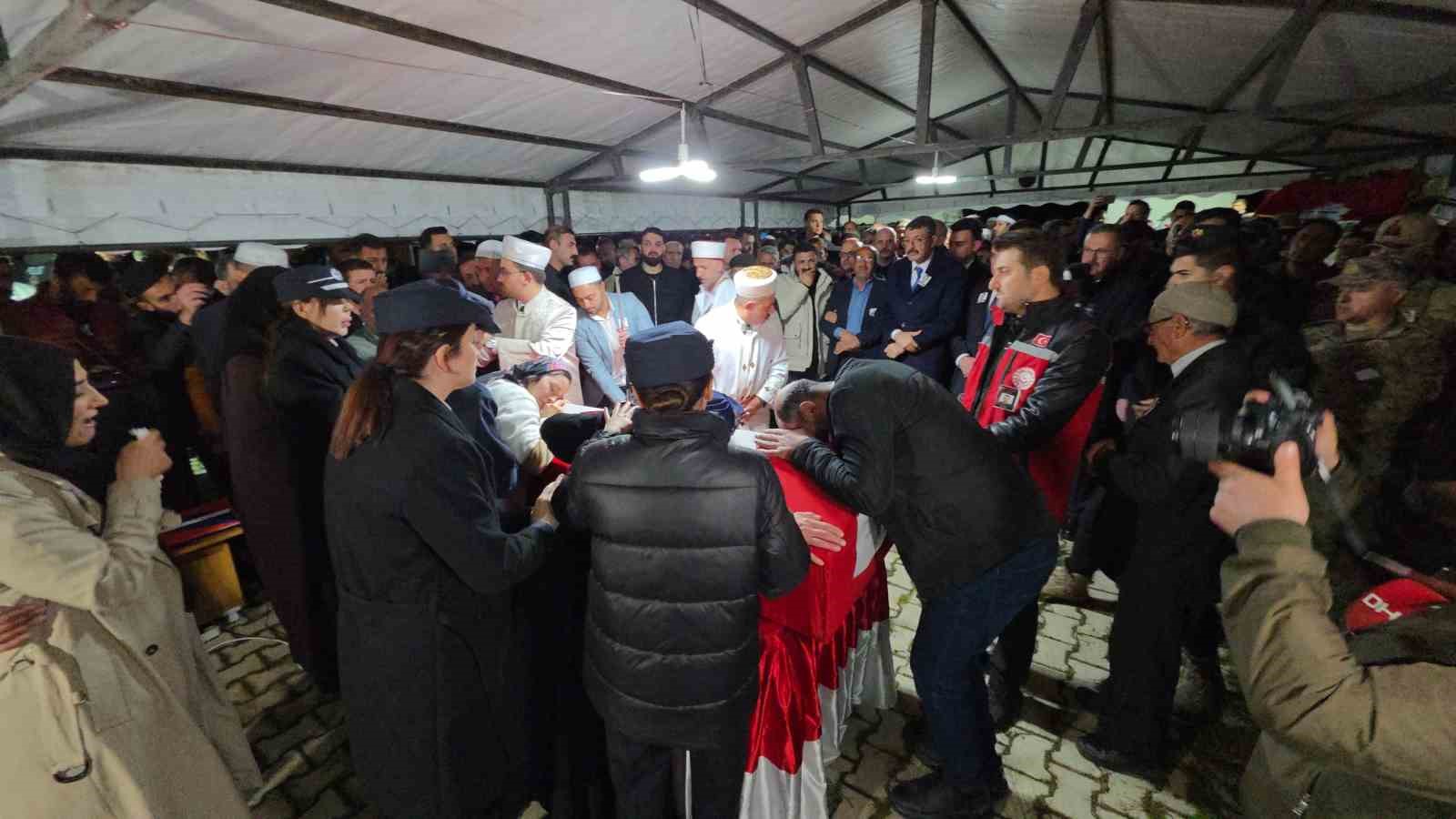 sehit polis memuru tekbirlerle topraga verildi 7 rusbzfze