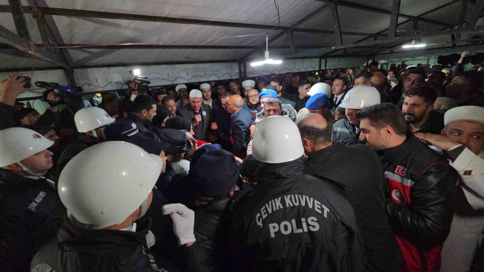 sehit polis memuru tekbirlerle topraga verildi 9 Vc5PquLJ