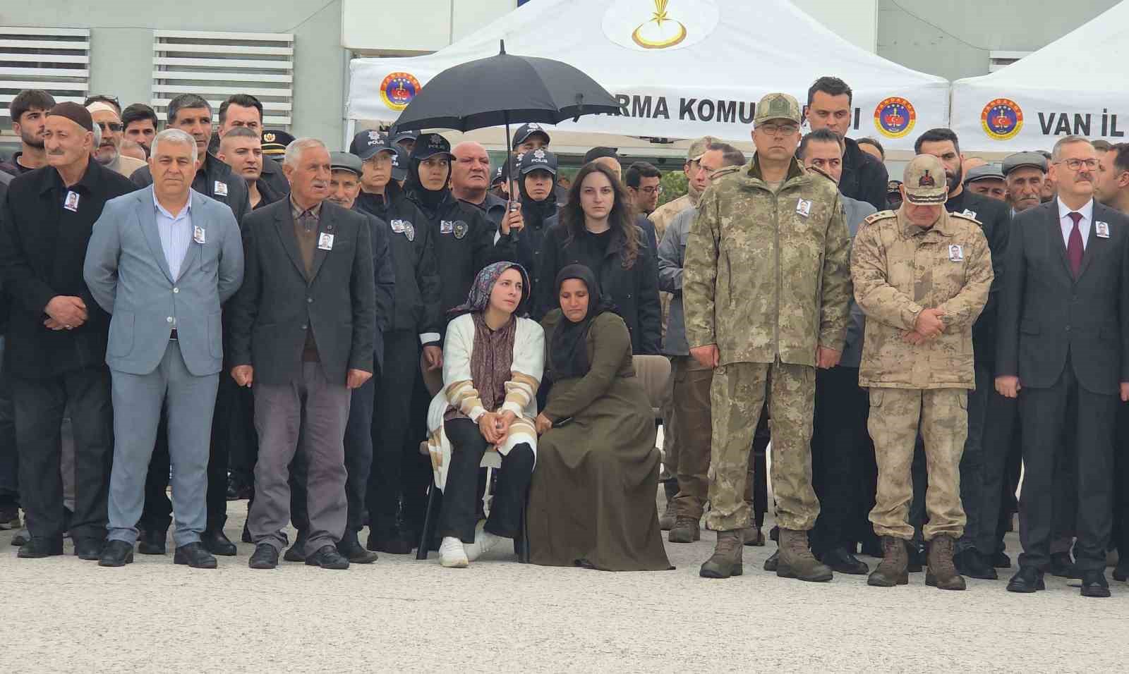 sehit polis memurunun cenazesi vana getirildi 10 zNgGvq8c