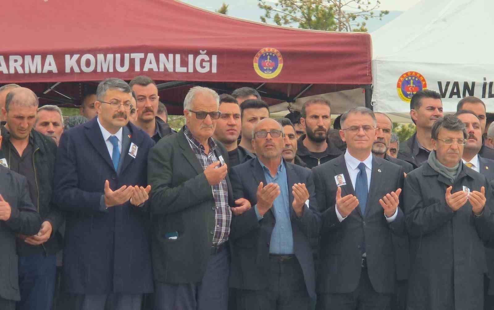 sehit polis memurunun cenazesi vana getirildi 12 mpPw17vA