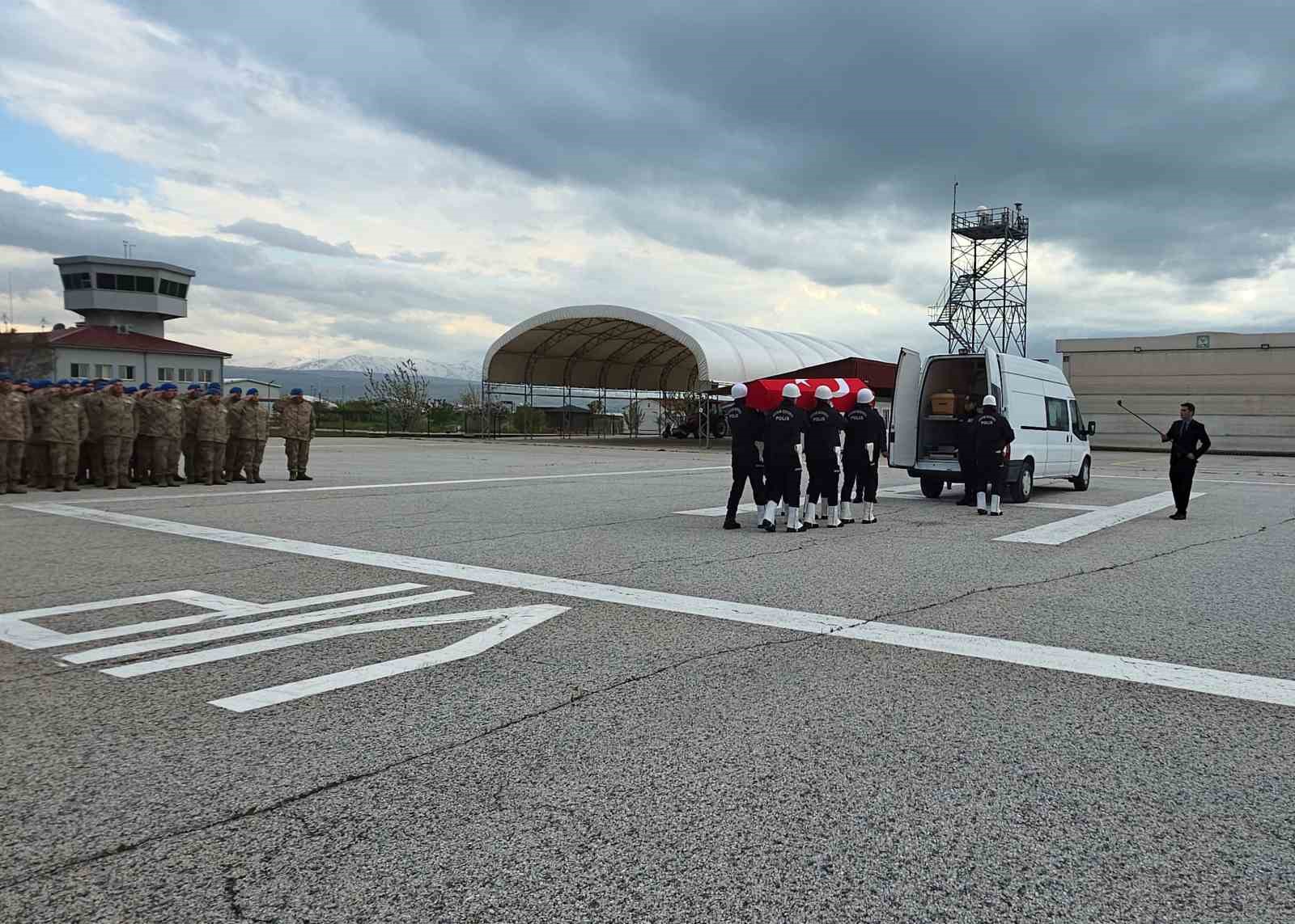 sehit polis memurunun cenazesi vana getirildi 15 gypOwJqd