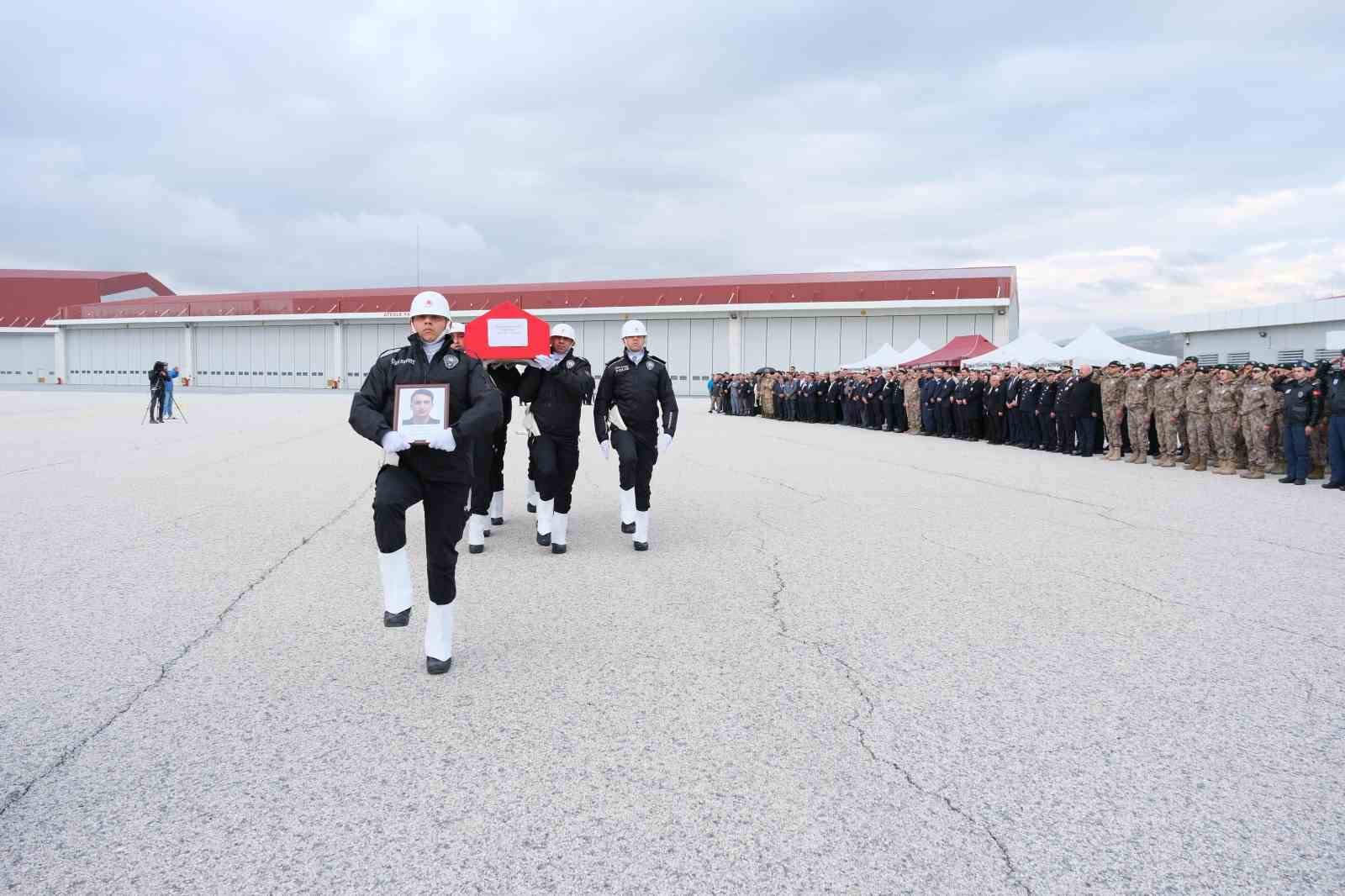 sehit polis memurunun cenazesi vana getirildi 18 OZV8a6wV