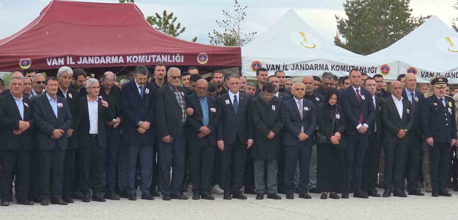 sehit polis memurunun cenazesi vana getirildi 5 zaWvcJRF