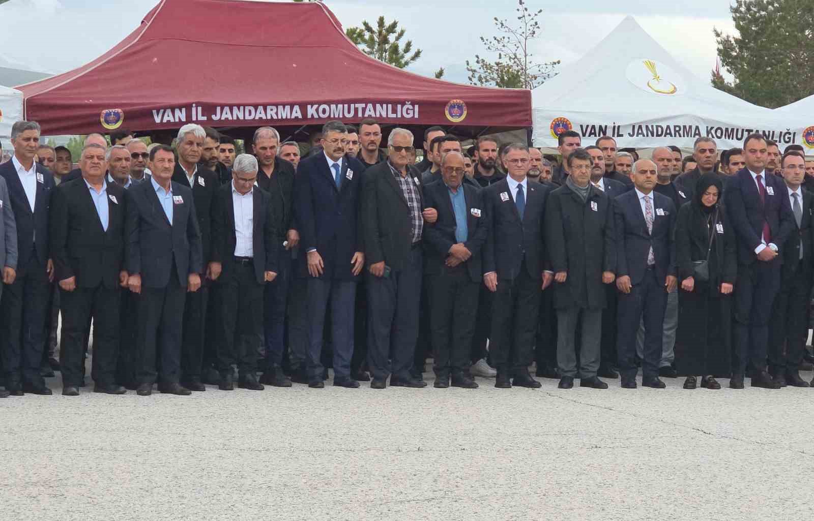 sehit polis memurunun cenazesi vana getirildi 6 qUmX8Tqr