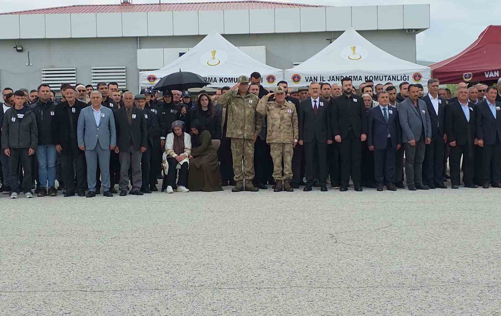 sehit polis memurunun cenazesi vana getirildi 8 U7SMAOls