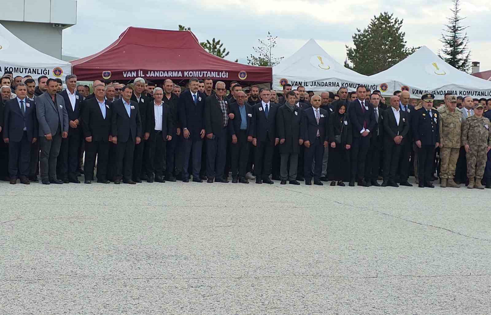 sehit polis memurunun cenazesi vana getirildi 9