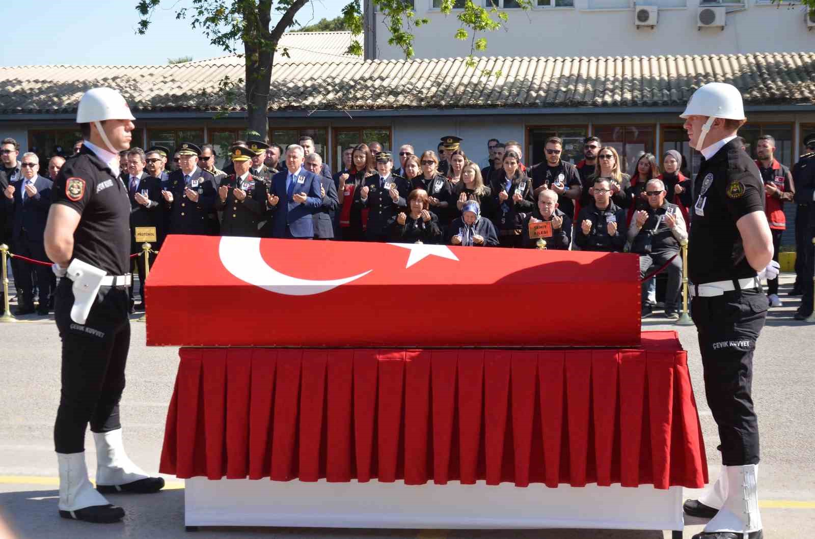 sehit polis serkan hizli izmirden dualarla ugurlandi 2 emXz7yST
