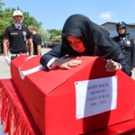 sehit-polise-esinden-yurekleri-daglayan-veda-NsQ2dzhw.jpg