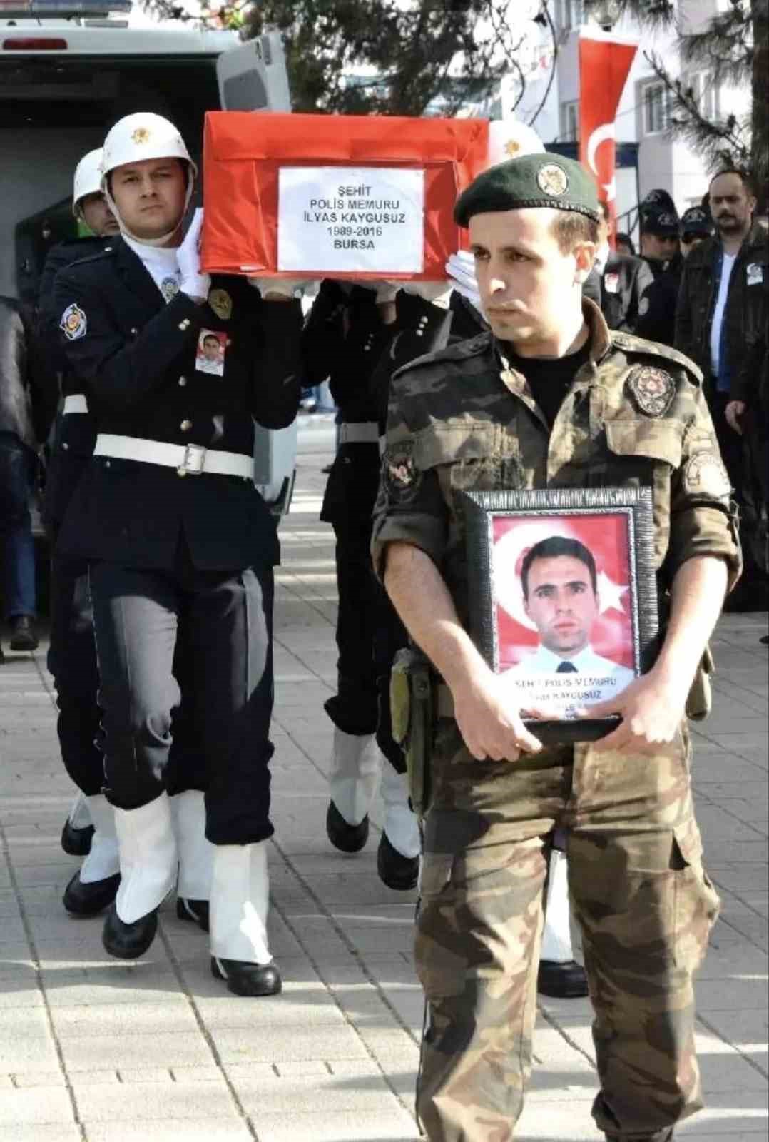 sehit polisin babasinin evi alevlere teslim oldu 8 P7sdTTsn