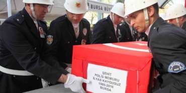 sehit-polisin-babasinin-evi-alevlere-teslim-oldu-WgJI1jHK.jpg