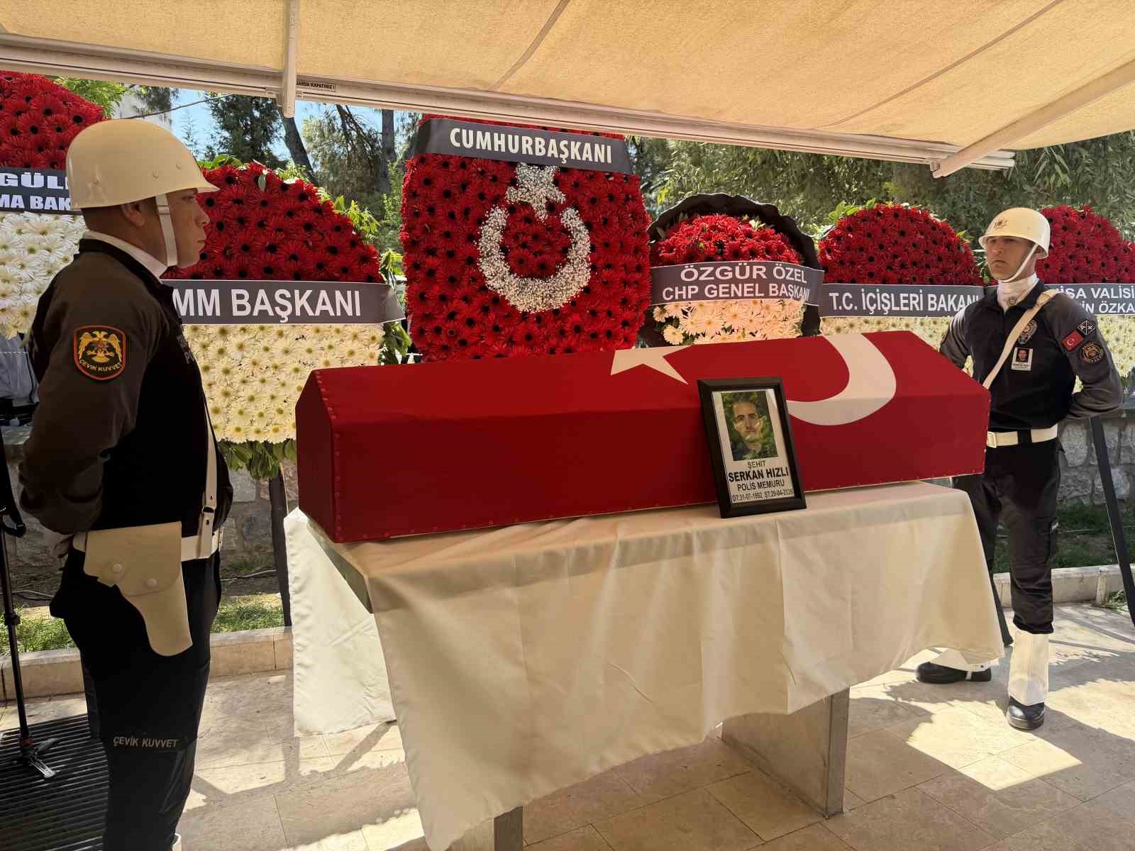 sehit polisin cenazesinde gozyaslari sel oldu 0 pfszzwJs