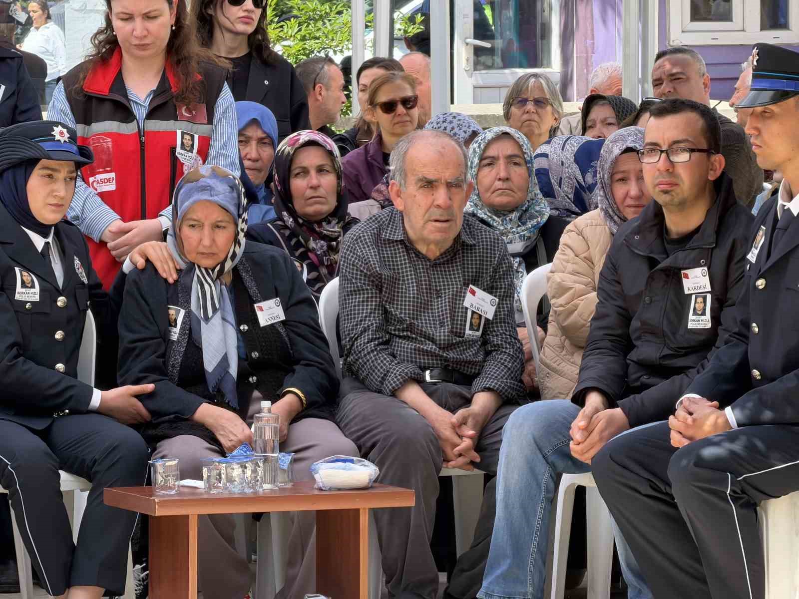 sehit polisin cenazesinde gozyaslari sel oldu 1 F2Ci8Fjf