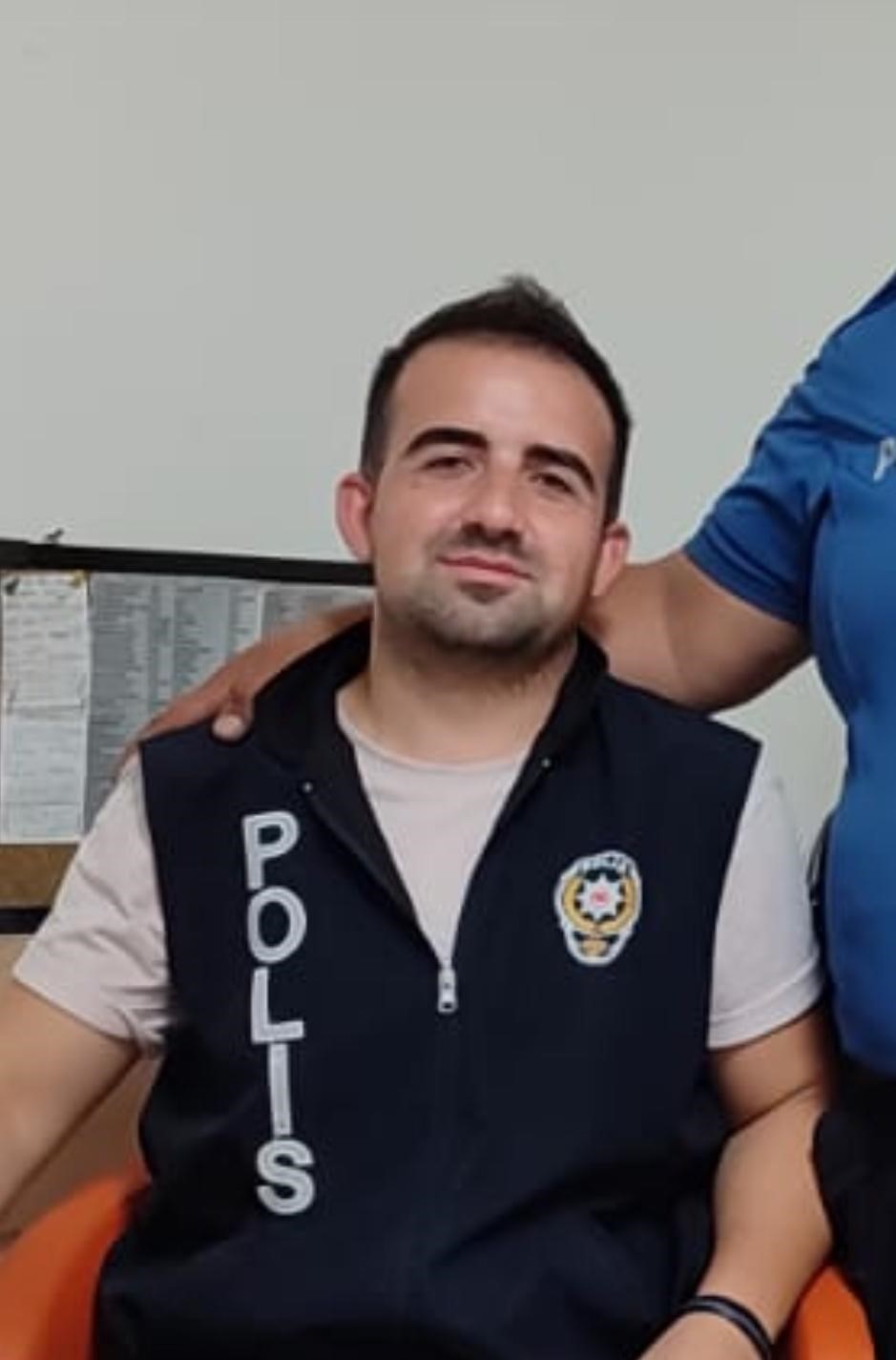 sehit polisin cenazesinde gozyaslari sel oldu 11 UvIGYzUF