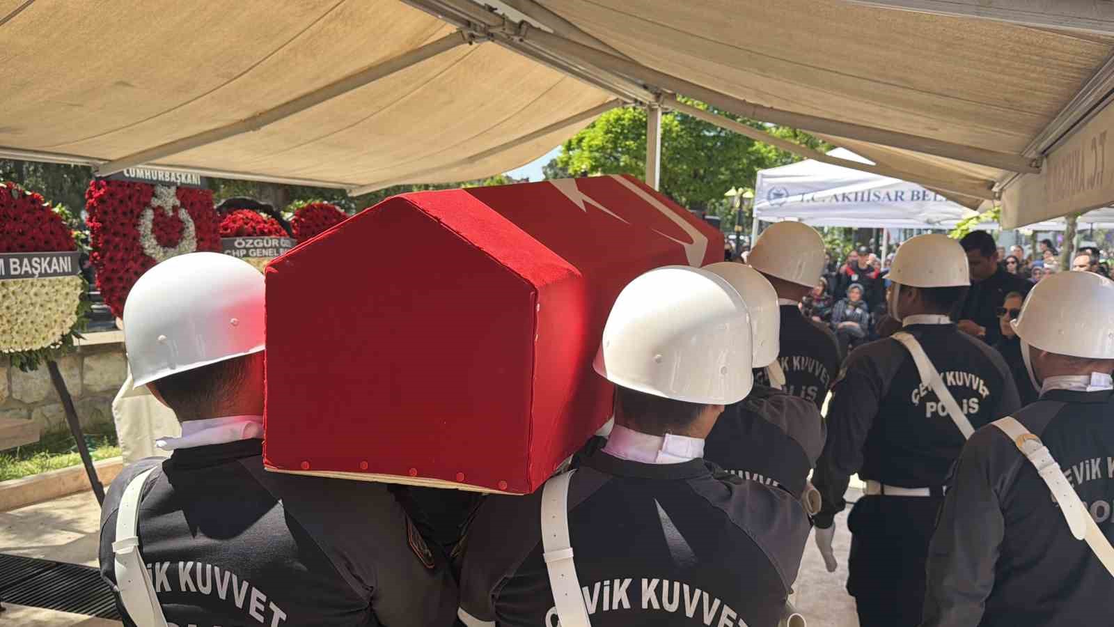 sehit polisin cenazesinde gozyaslari sel oldu 3