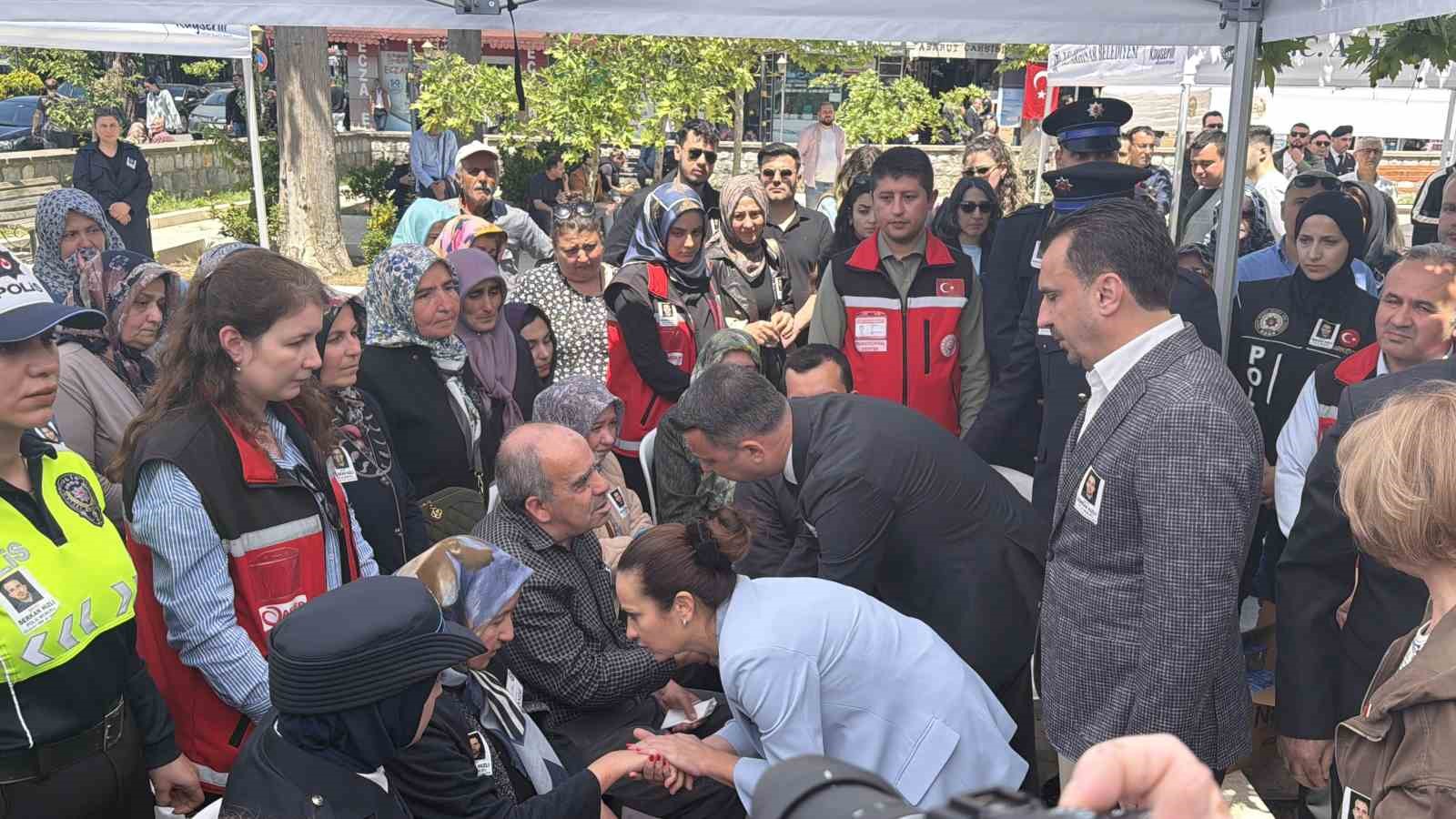 sehit polisin cenazesinde gozyaslari sel oldu 4 jrbWyguY