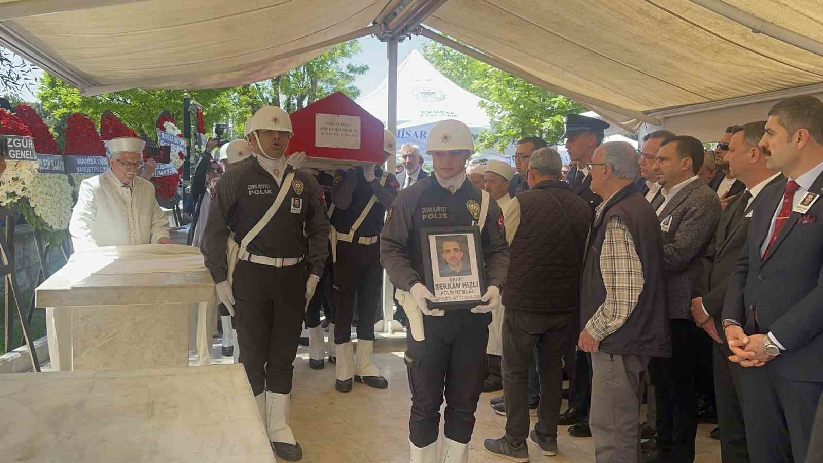 sehit polisin cenazesinde gozyaslari sel oldu 6 Kj19uu57