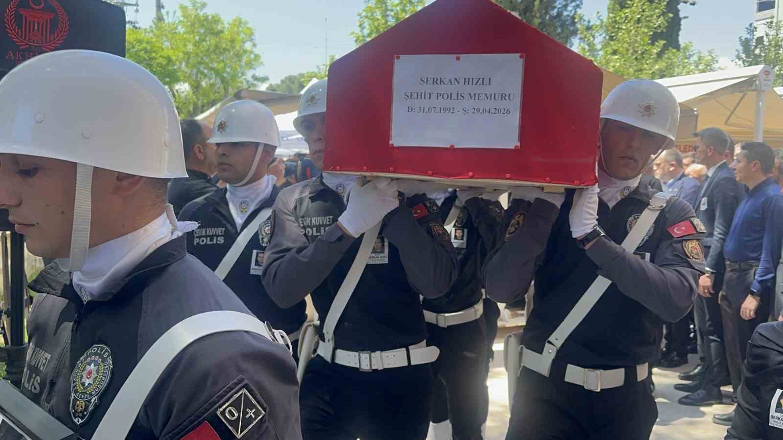 sehit polisin cenazesinde gozyaslari sel oldu 7 Tt2DY8RX