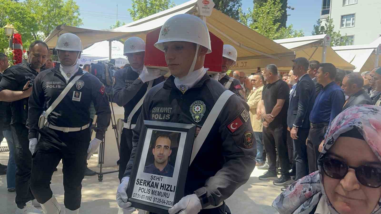 sehit polisin cenazesinde gozyaslari sel oldu 8 8uOlMETM