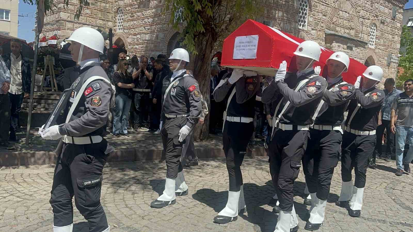 sehit polisin cenazesinde gozyaslari sel oldu 9 35Ht1yVr
