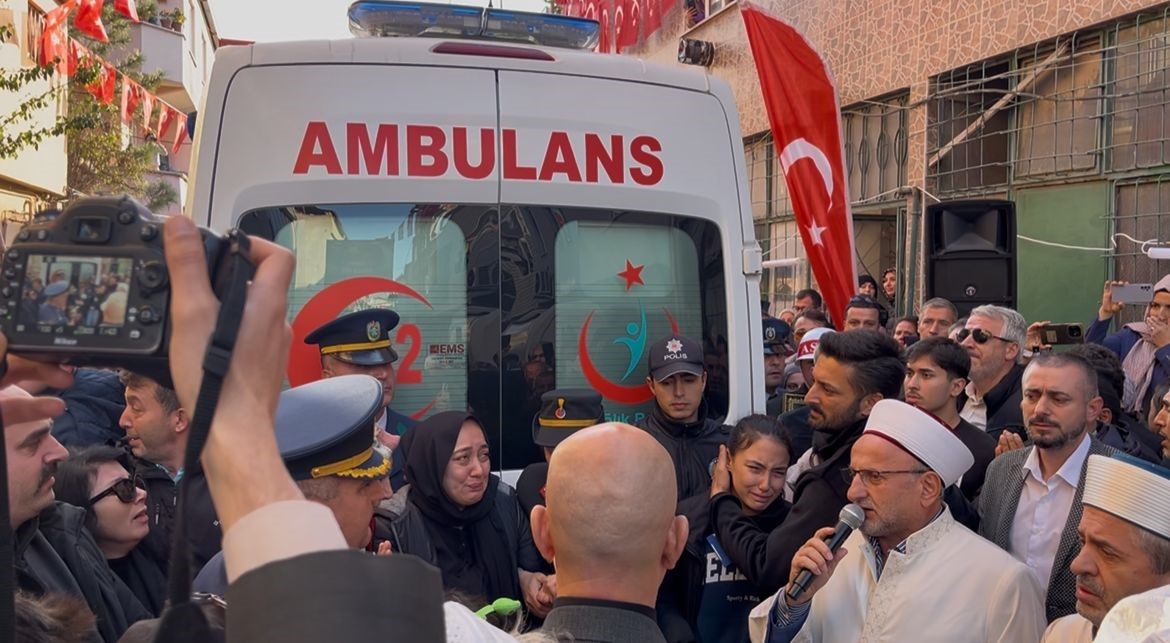 sehit ramazan yagiz bursada helallik alinmasinin ardindan baba ocagina ugurlandi 0 LjYP6j9e