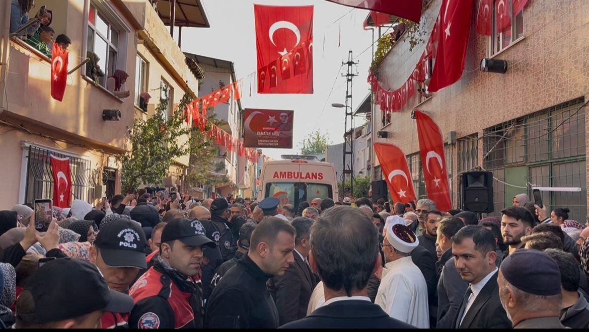 sehit ramazan yagiz bursada helallik alinmasinin ardindan baba ocagina ugurlandi 2 1GprVDkB