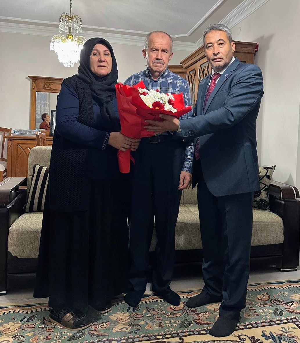 sehit serdar uslunun ogretmen babasina anlamli ziyaret 2 9U6dNN3p