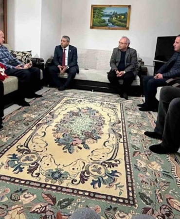 sehit-serdar-uslunun-ogretmen-babasina-anlamli-ziyaret-Ylkce459.jpg