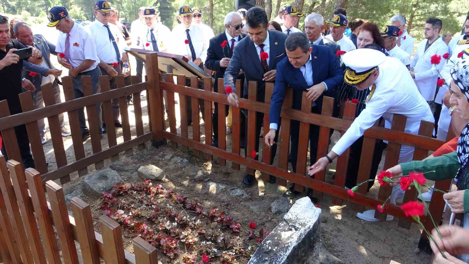 sehit tabip binbasi mehmet ismail bey kabri basinda dualarla anildi 5 p5OzLKbU