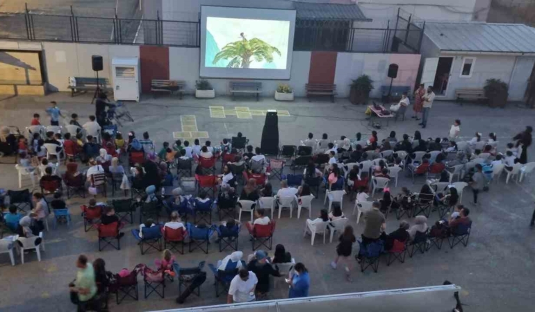 sehit-ustegmen-mesut-beyazitli-ilkokulunda-acik-hava-sinemasi-keyfi-v8cplSNe.jpg
