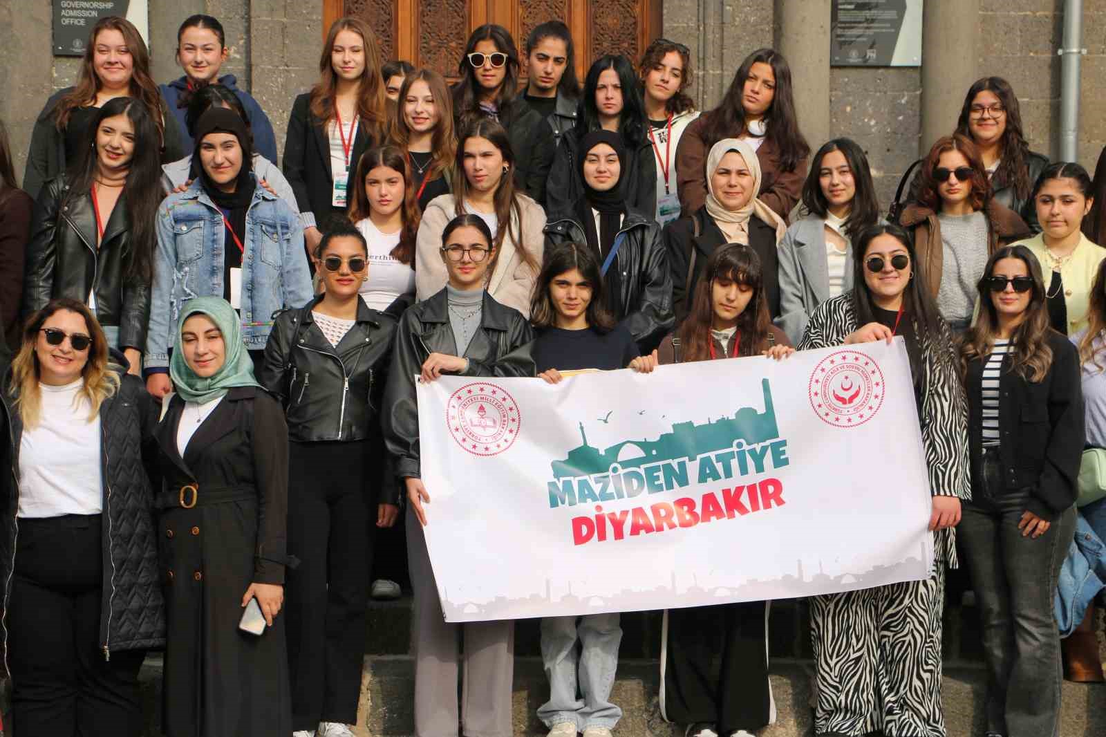 sehit ve gazi kizlari diyarbakirin tarihi mekanlarini geziyor 1