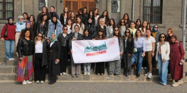 sehit-ve-gazi-kizlari-diyarbakirin-tarihi-mekanlarini-geziyor-vCMnQrP2.jpg