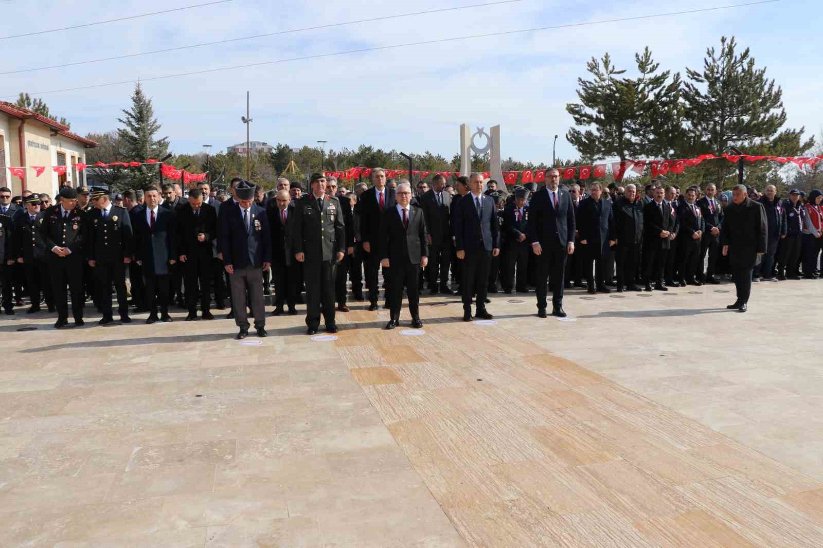 sehit ve gazi yakinlarinin yaptigi el emegi tablolar sergilendi 6