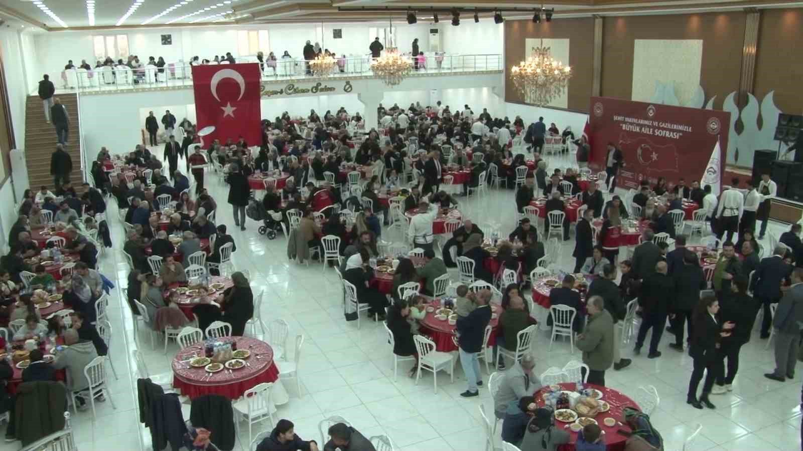 Şehit yakınları ve gaziler iftar programında buluştu 4 sehit yakinlari ve gaziler iftar programinda bulustu 0 GFXg1SHs