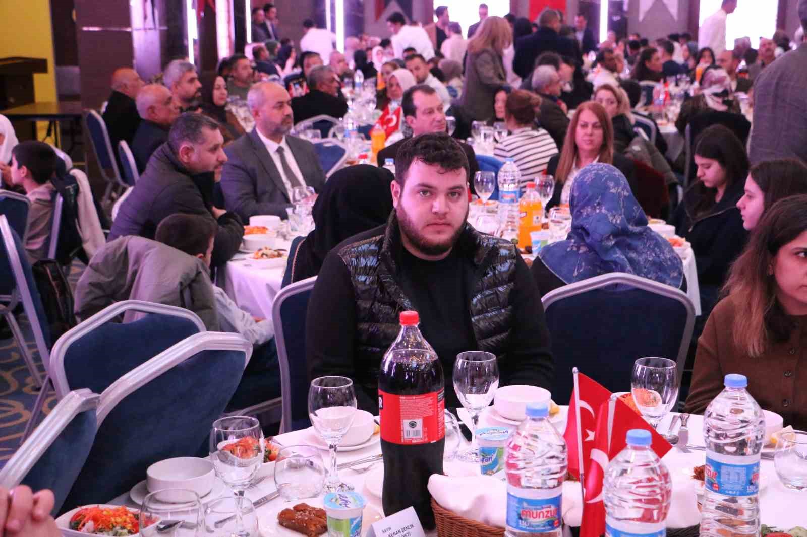sehit yakinlari ve gaziler ilk iftarda bir araya geldi 1 GThyklVp