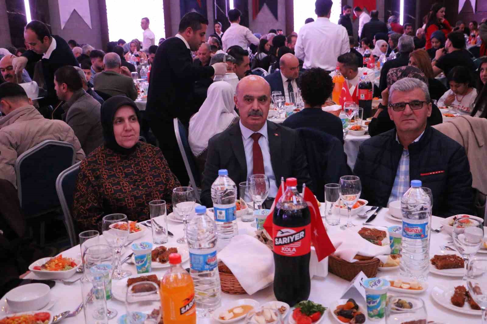 sehit yakinlari ve gaziler ilk iftarda bir araya geldi 3 HDz1h52a