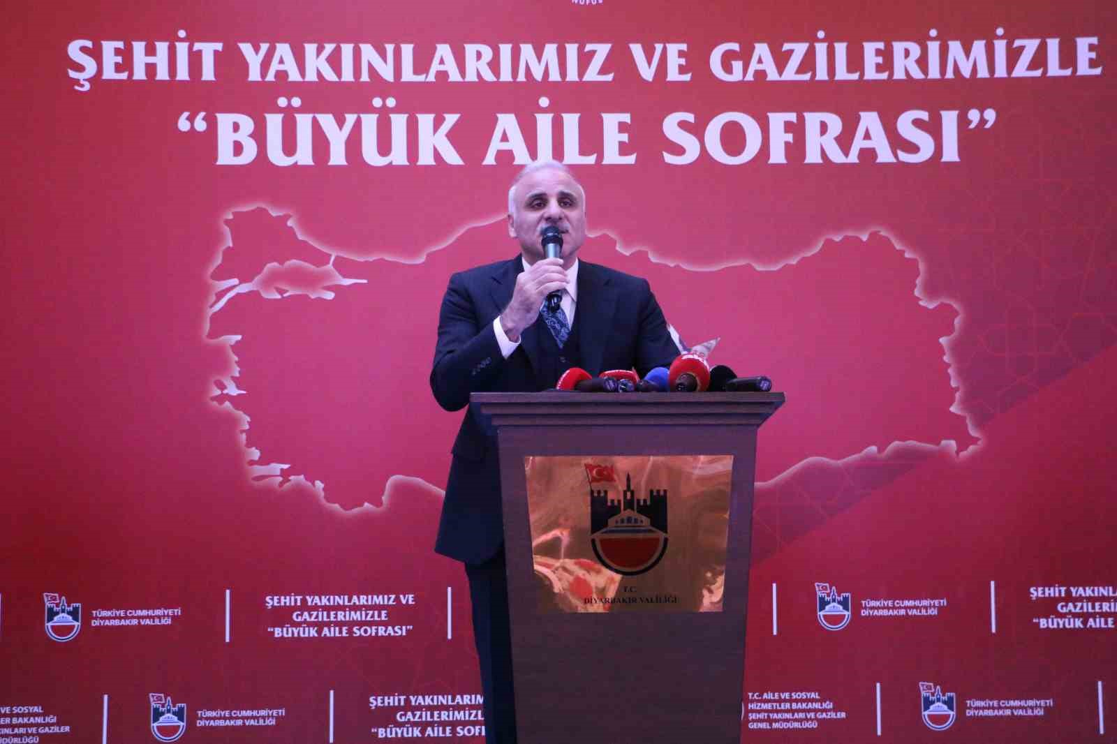 sehit yakinlari ve gaziler ilk iftarda bir araya geldi 6 CeuyRHcg