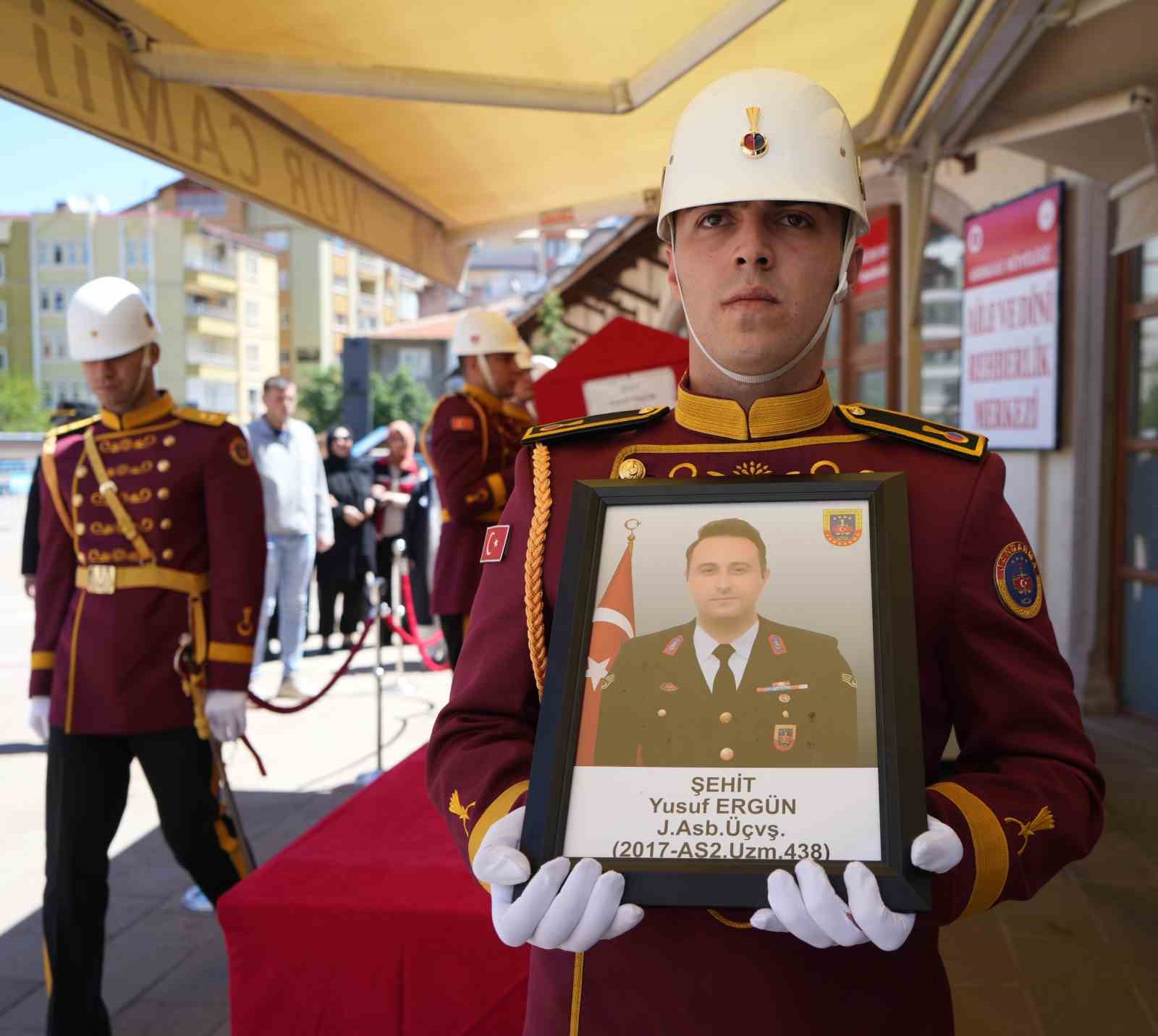 sehit yusuf ergunun naasi kirikkaleye getirildi 4 nlunlCaV
