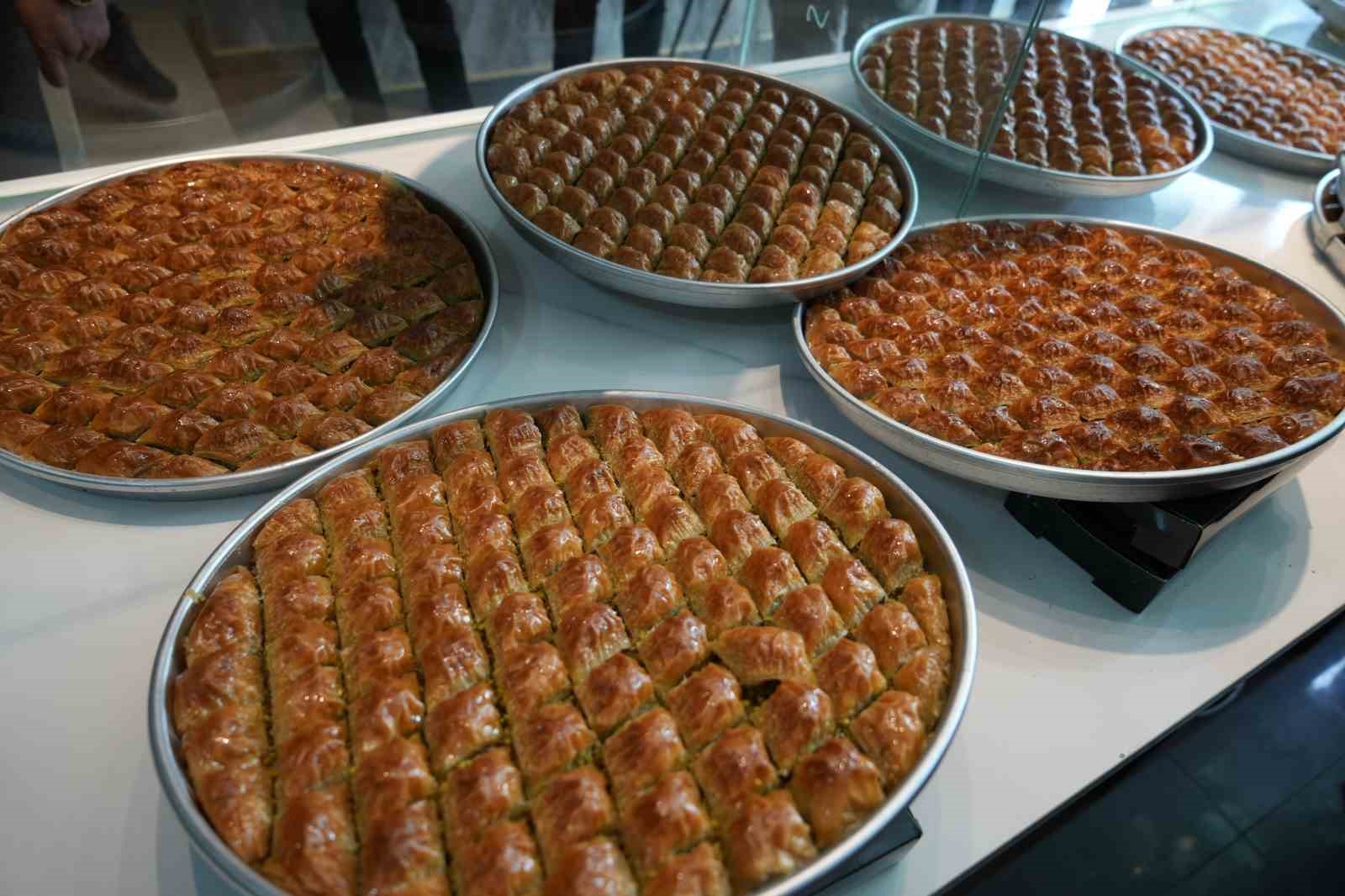 sehitkamil belediyesi uygun fiyatli baklava uretip satarak her ay bir sehit yakinina ev alacak AtRbMkF5