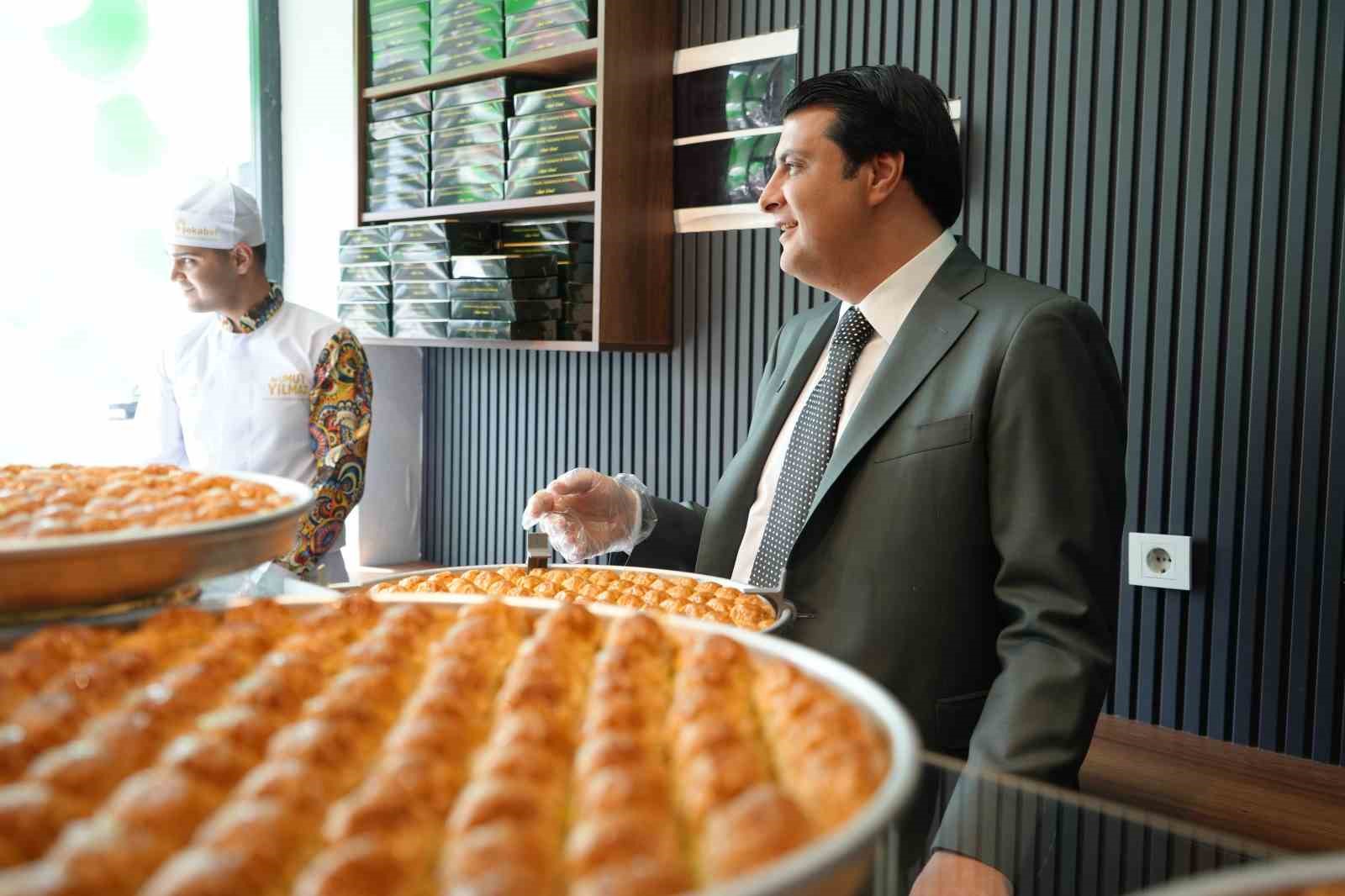 sehitkamil belediyesi uygun fiyatli baklava uretip satarak her ay bir sehit yakinina ev alacak g2st5b6Q