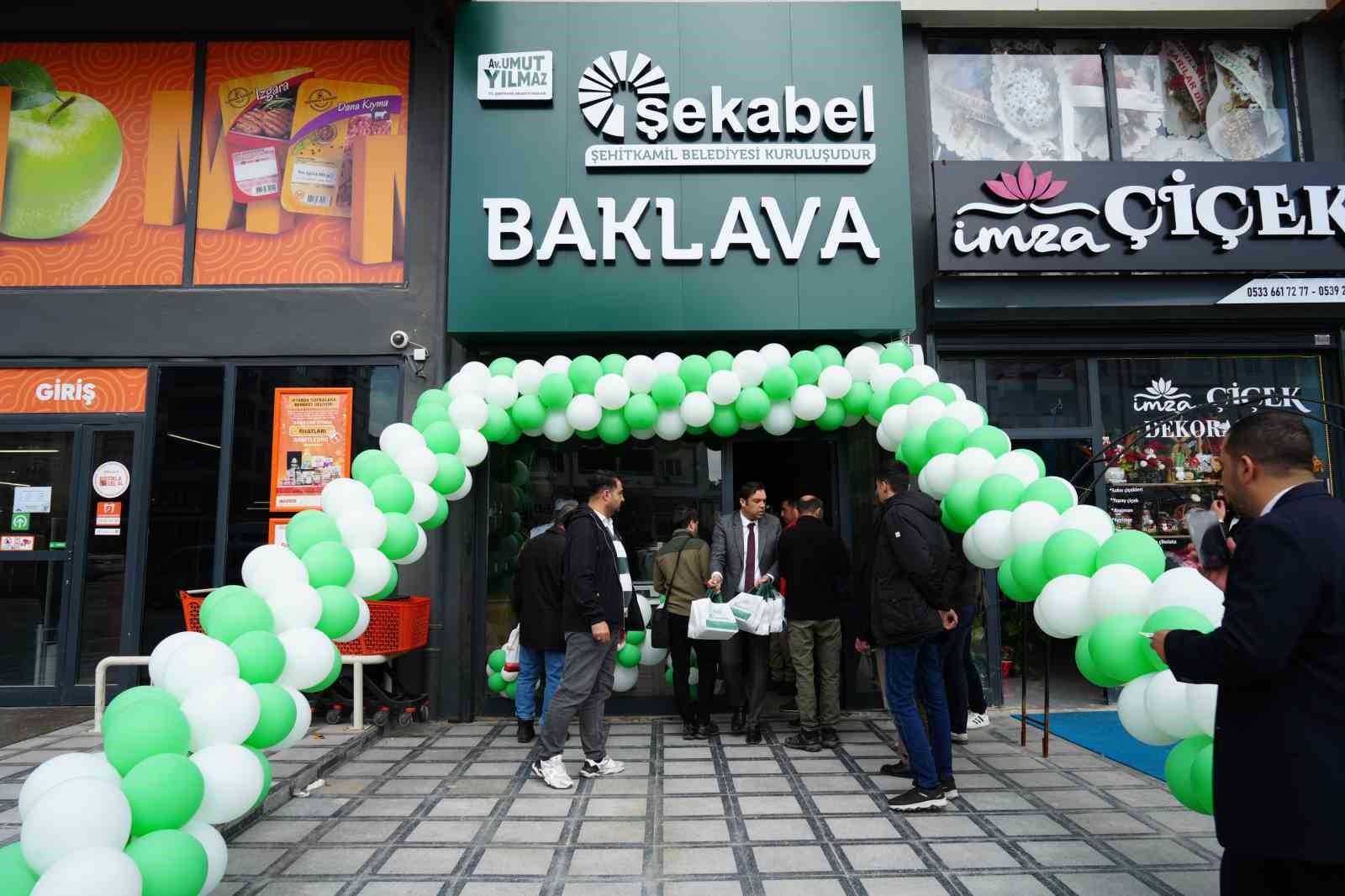 sehitkamil belediyesi uygun fiyatli baklava uretip satarak her ay bir sehit yakinina ev alacak pUOQaLLI