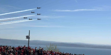 sehitler-abidesinde-turk-yildizlari-gosterisi-nefesleri-kesti-JWEZ1gx3.jpg