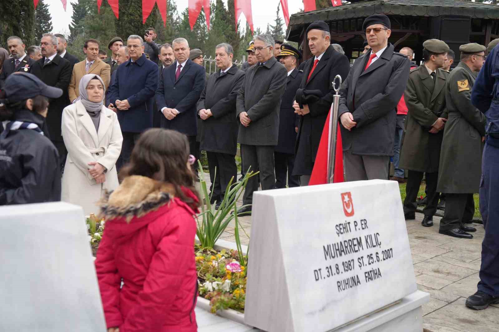 sehitleri anma gununde anlamli opucuk 2 6bkU1DhG