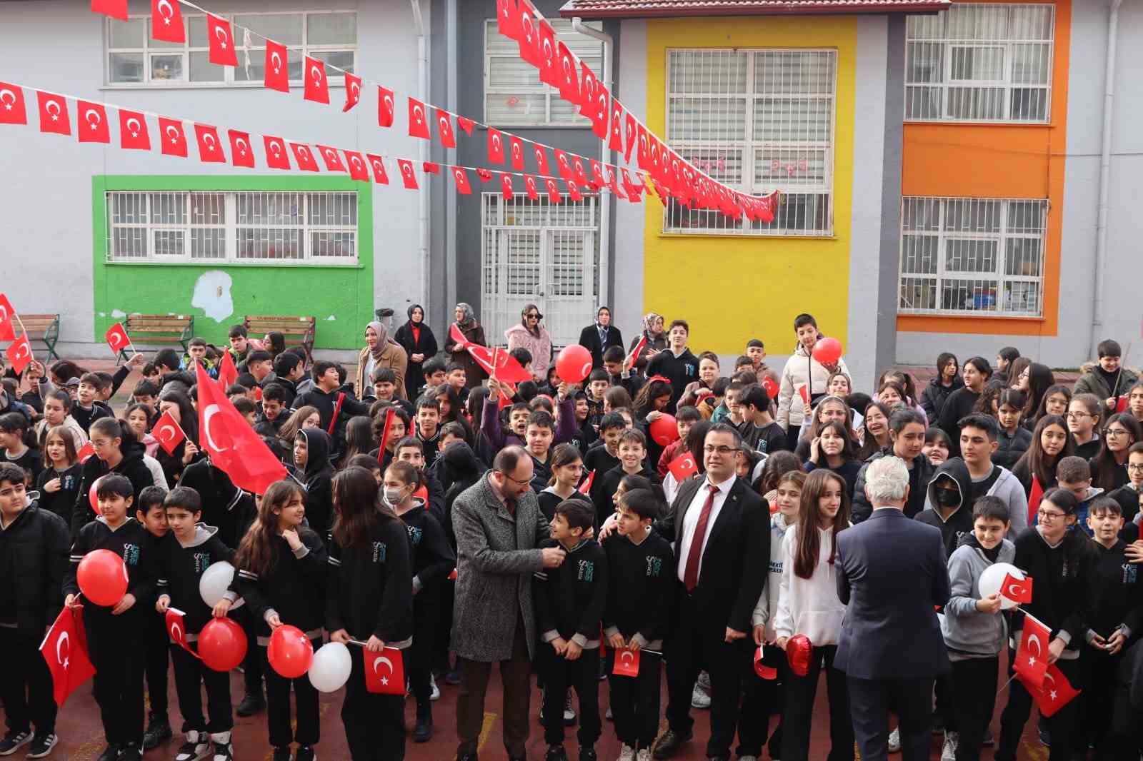sehitlik ortaokolu tabuta sigmayan sehit selcuk pakerin annesini konuk etti 0 RrfrAmBC