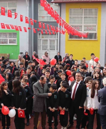 sehitlik-ortaokolu-tabuta-sigmayan-sehit-selcuk-pakerin-annesini-konuk-etti-dGKpMmSl.jpg