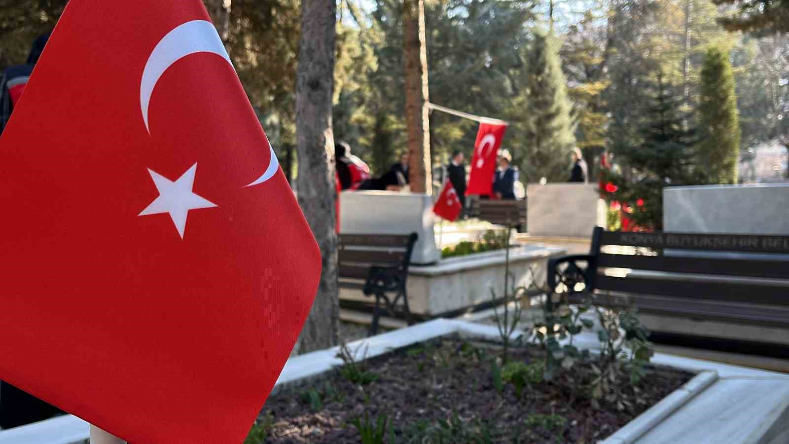 sehitliklerde temizlik ve bakim calismalari baslatildi 6 jzi6vblG